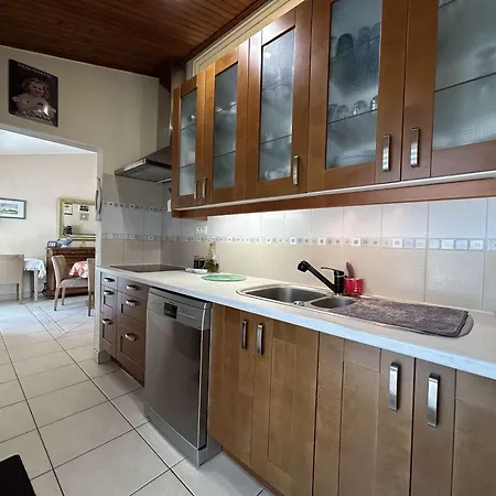 Holiday home Maison Cotiere, Animaux Admis - 9 Pers. - Fr-1-224c-382 *